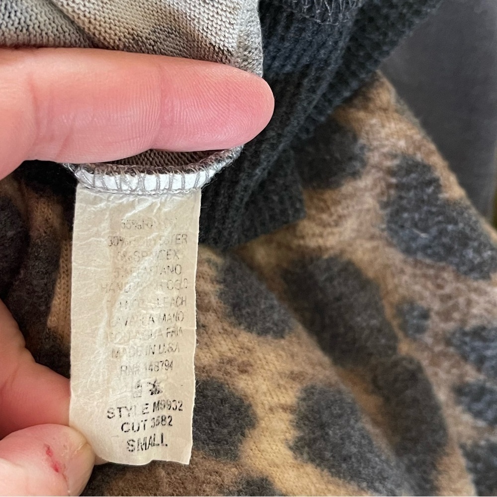 Women’s Cheetah slouchy tunic charcoal color outline super soft sweater Small - Picture 6 of 6